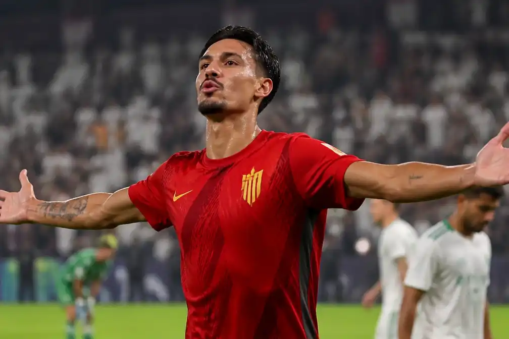 Reijnders scoort twee keer bij 3-2 zege Al-Qadsiah op Al-Ahli