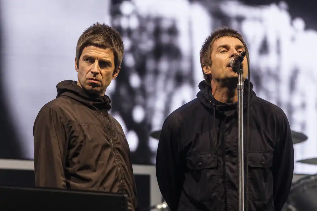 Oasis-documentaire over hereniging overtuigt critici, maar laat veel onbesproken