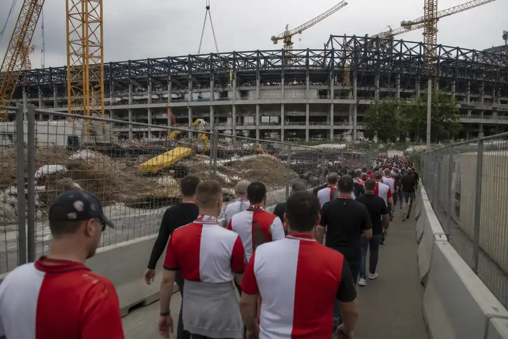 Feyenoord-fans moeten door bouwput Camp Nou voor duel met Barcelona
