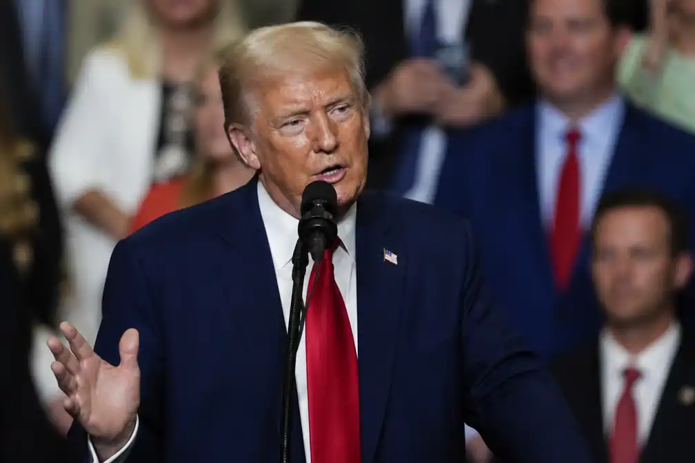 Trump belooft elke volwassen Amerikaan 5.000 dollar als Republikeinen midterms winnen