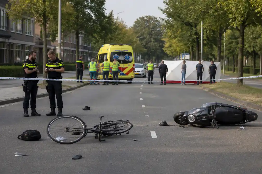Minderjarige overleden na botsing fiets en scooter in Leiden