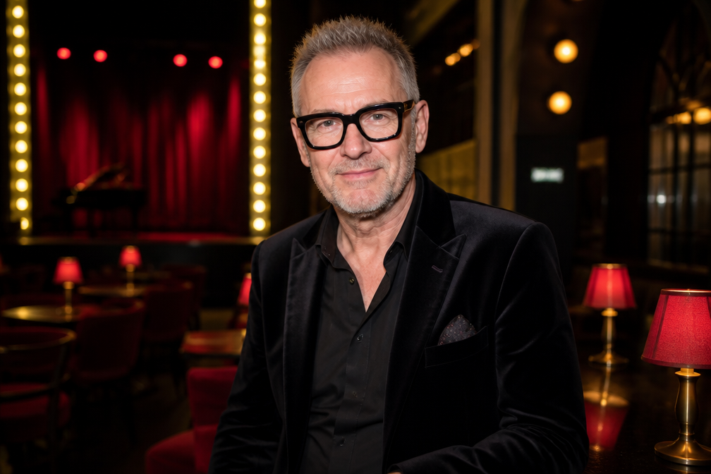 Cornald Maas start maandelijkse culturele talkshow in Café DeLaMar