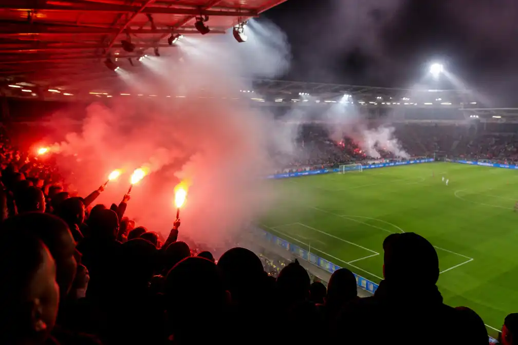 Supporterscollectief Nederland teleurgesteld over KNVB-maatregelen tegen vuurwerk