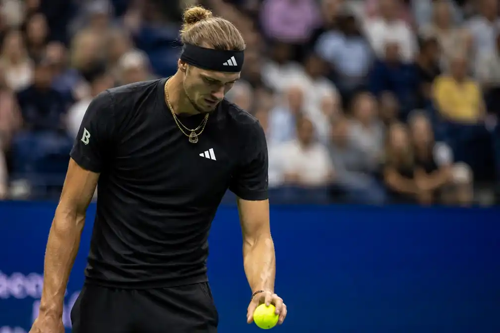 Zverev bereikt tweede US Open-finale, maar ligt onder vuur om opslagritueel