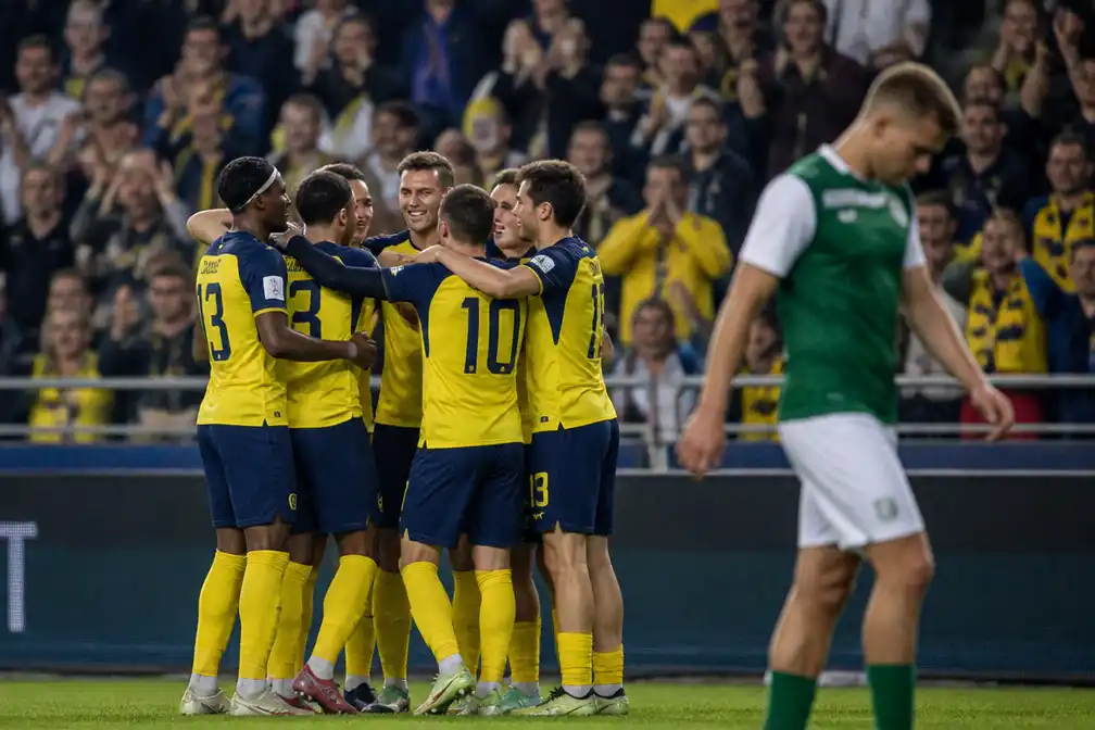 Union vernedert promovendus Lommel met 5-0 in het Dudenpark en klimt naar de leiding