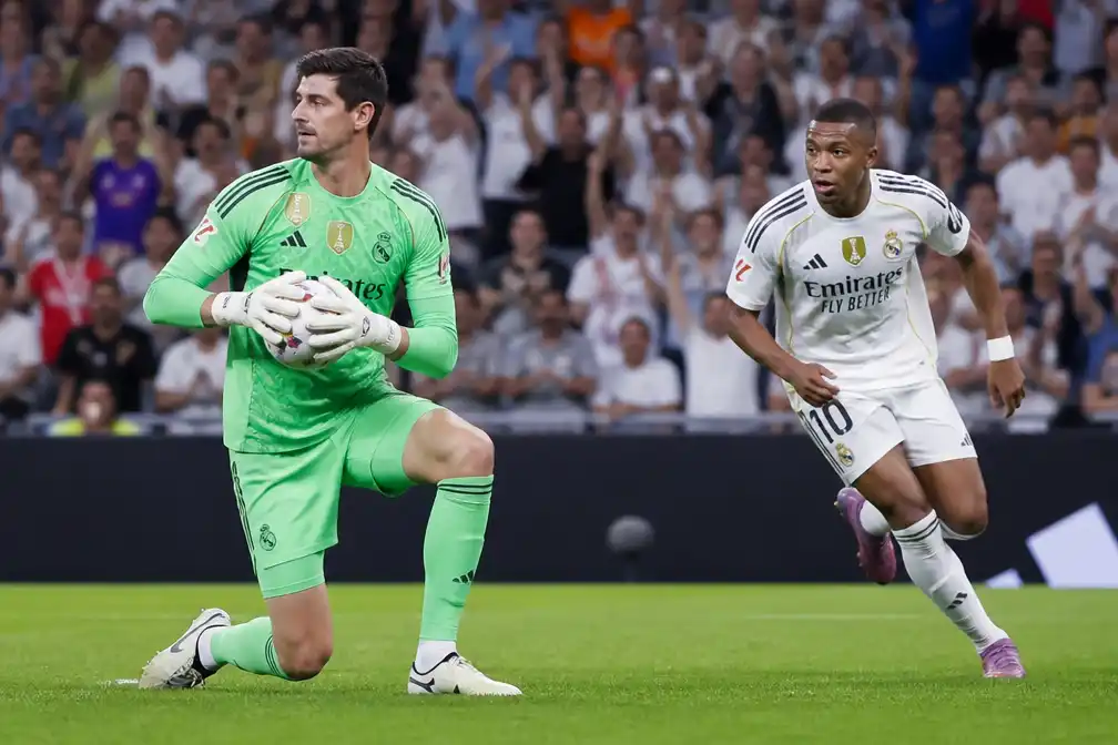 Real Madrid verslaat Rayo Vallecano met 4-1, Courtois eist hoofdrol op