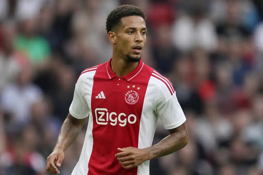 Kehrer scoort en geeft assist bij Ajax-debuut in 1-5 zege op Fortuna Sittard