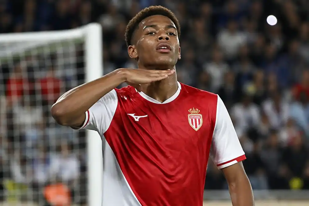 Monaco-spits Paris Brunner biedt excuses aan voor moordgebaar richting Strasbourg-fans