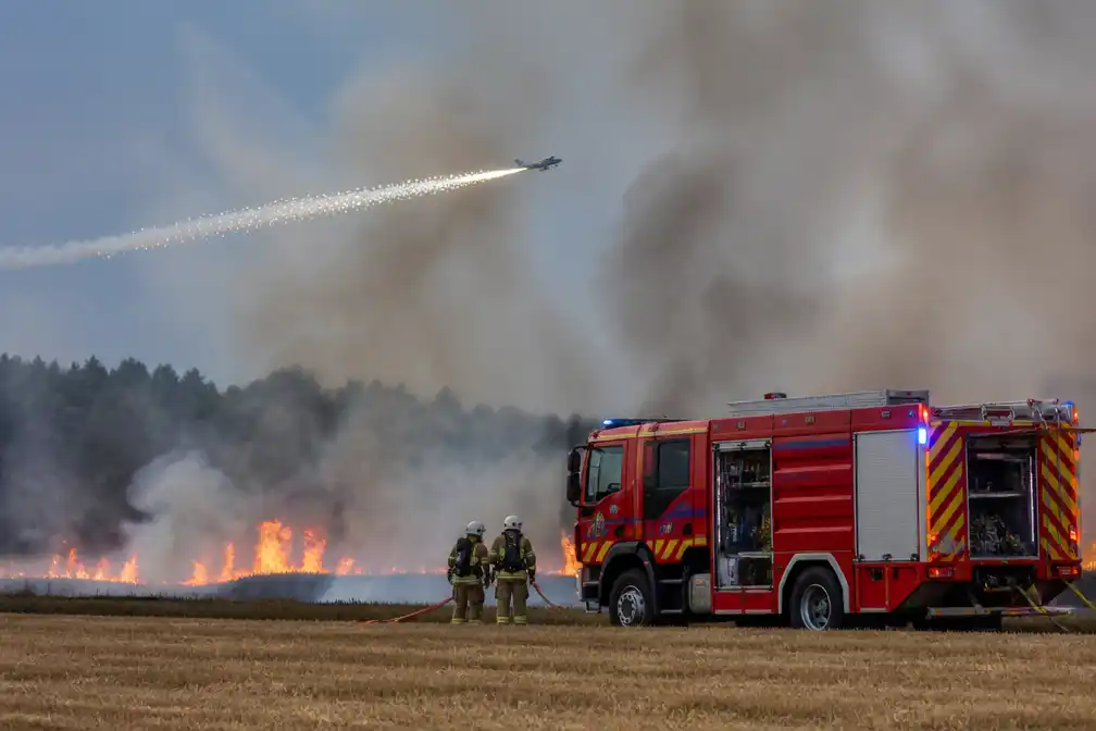 Brand bij Sanicole Airshow in Hechtel-Eksel door vuurwerk vanaf vliegtuigen