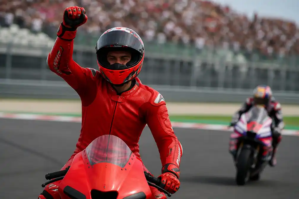 Márquez wint MotoGP van San Marino en neemt WK-leiding over van Martín
