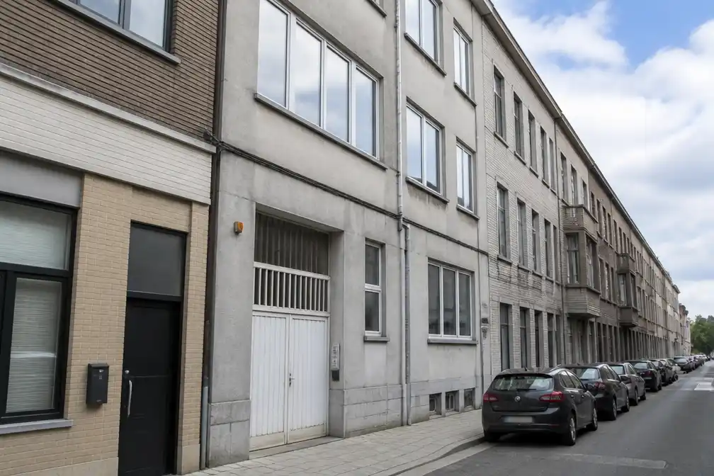 Burgemeester Antwerpen geeft huisbazin 14 dagen om gevaarlijk pand te herstellen