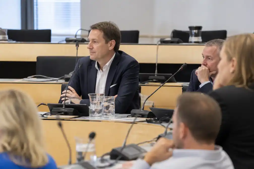 Eeklose meerderheid behoudt vertrouwen in burgemeester Koen Loete voor vertrouwensstemming