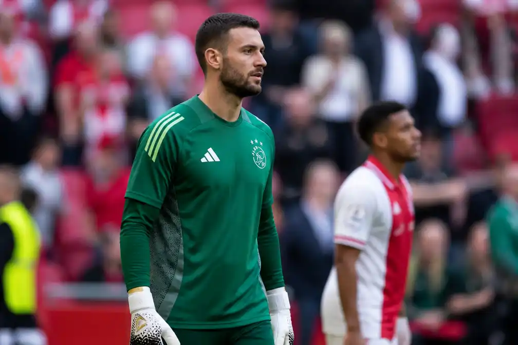 Ajax wijzigt zes posities voor inhaalduel met Willem II