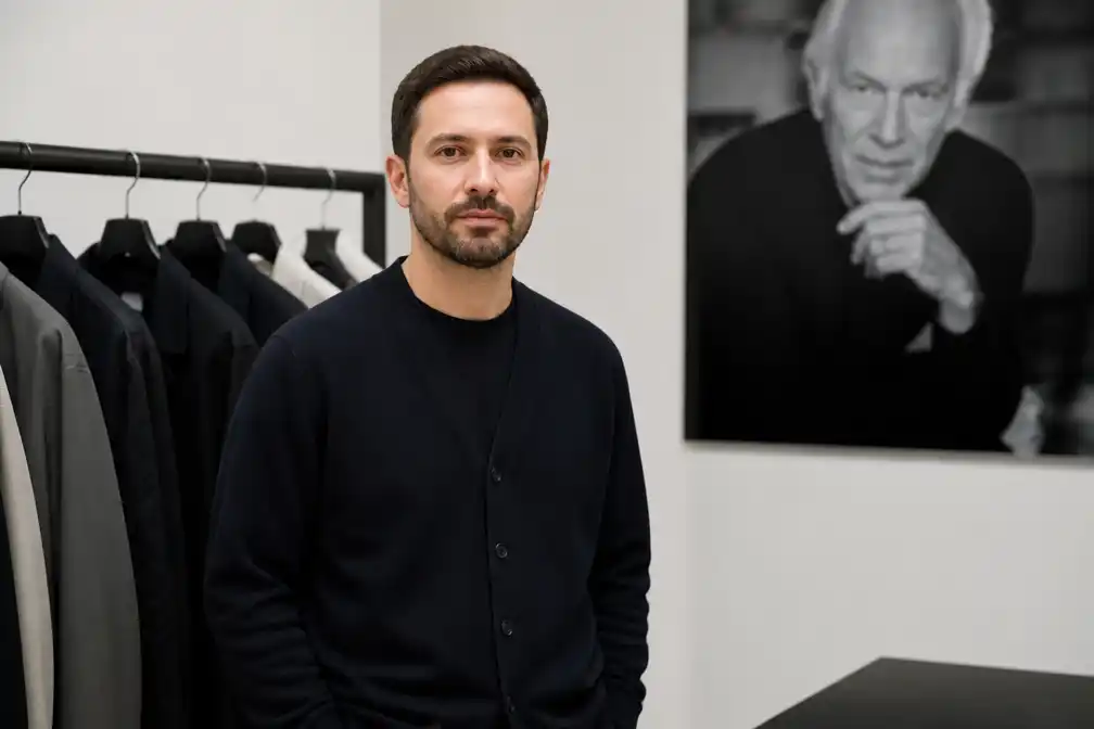 Giorgio Armani benoemt Dario Vitale als eerste creatief directeur van buiten de familie