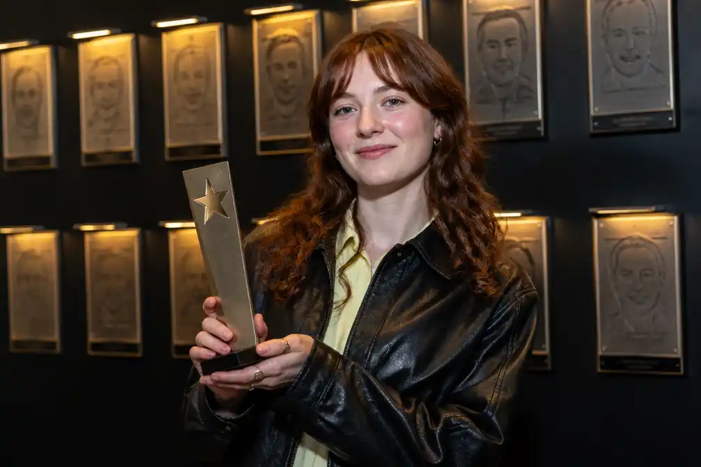 Froukje wint Starlight Award bij inhuldiging Dutch Songwriters Wall of Fame
