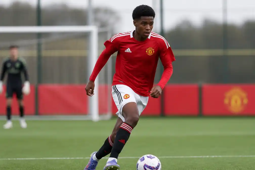 Real Madrid jaagt op 15-jarige JJ Gabriel van Manchester United