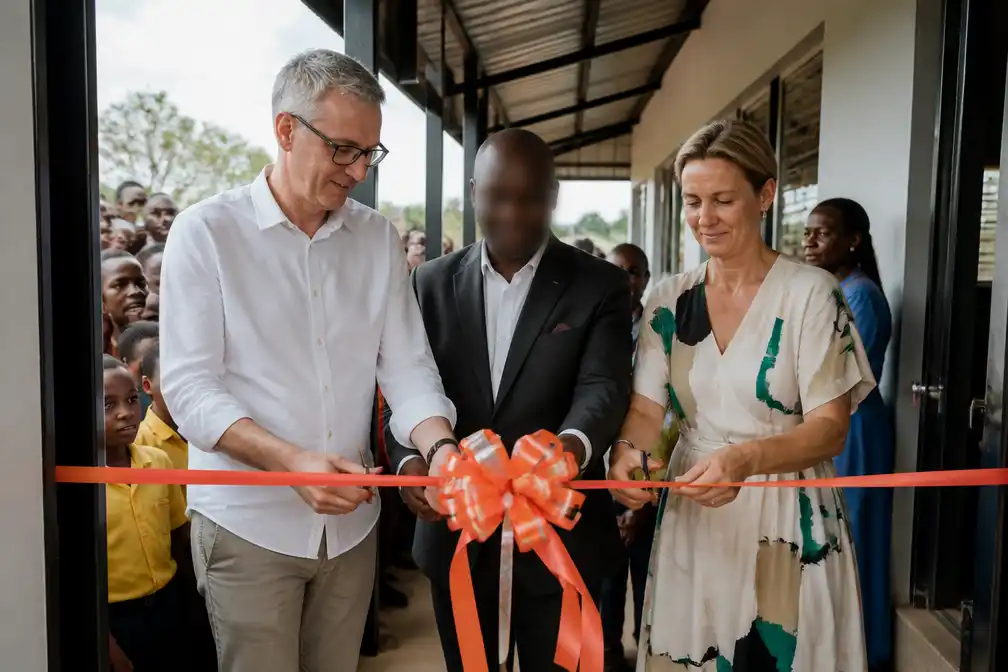 Huisartsenkoppel Combes en Declerck opent opleidingscentrum voor kinderen in Oeganda