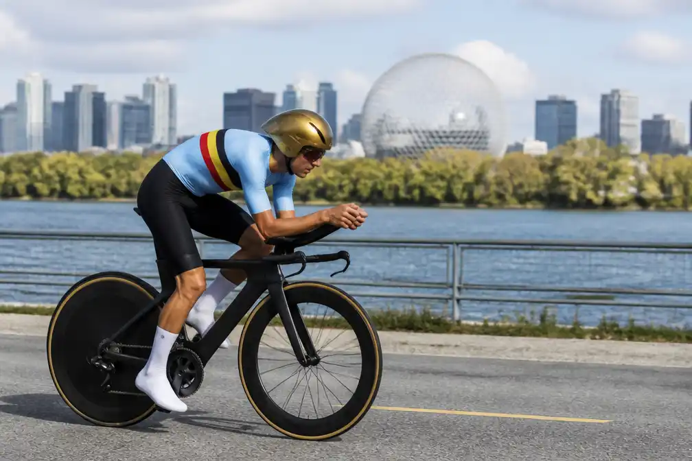 Evenepoel verkent WK-parcours tijdrijden in Canada per tijdritfiets