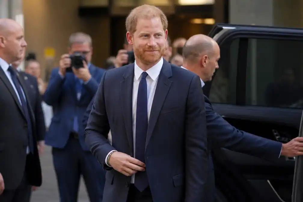 Prins Harry voor het eerst in het openbaar sinds terugkeer naar Verenigd Koninkrijk