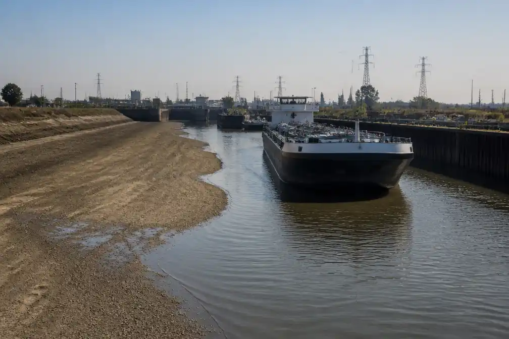 Droogte ontregelt scheepvaart op Kanaal Gent-Terneuzen: North Sea Port vreest miljoenenverlies