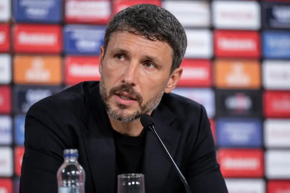 Van Bommel verrast met Keita en De Busser in zijn selectie