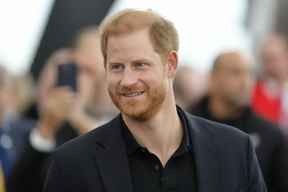 Prins Harry noemt weken sinds terugkeer naar VK "bewogen" in interview