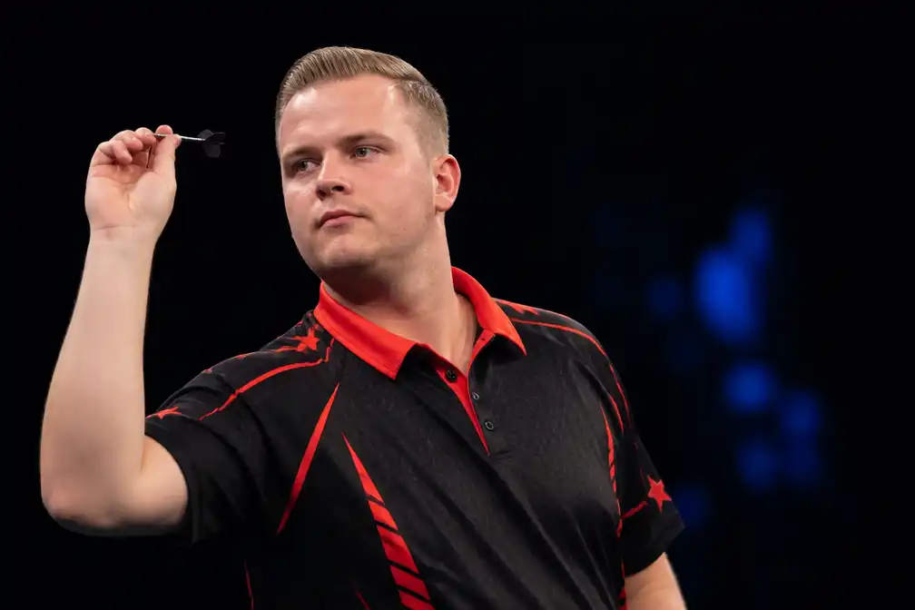 Wessel Nijman verdient 350.000 euro en is de beste Nederlandse darter van 2026