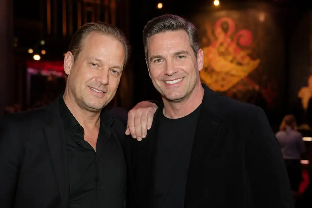 Carlo Boszhard en partner Herald Adolfs vertalen samen musical & Juliet