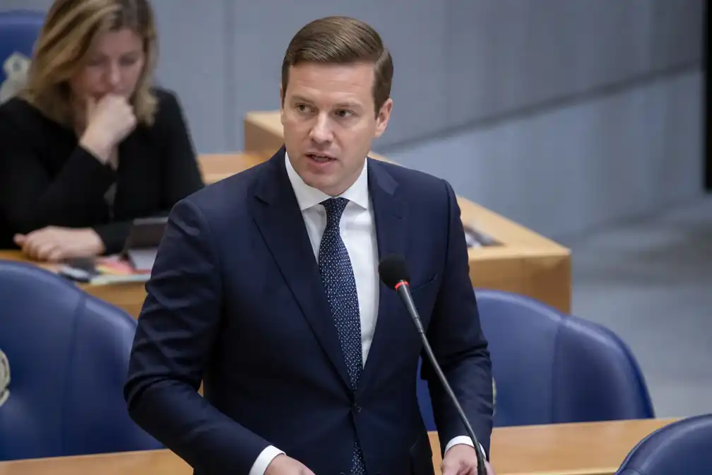 Van Weel wil snoeihard optreden tegen extreemrechtse relschoppers in Den Haag