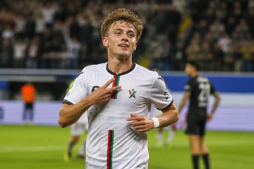 Wouter George bezorgt OH Leuven 1-0-voorsprong tegen La Louvière