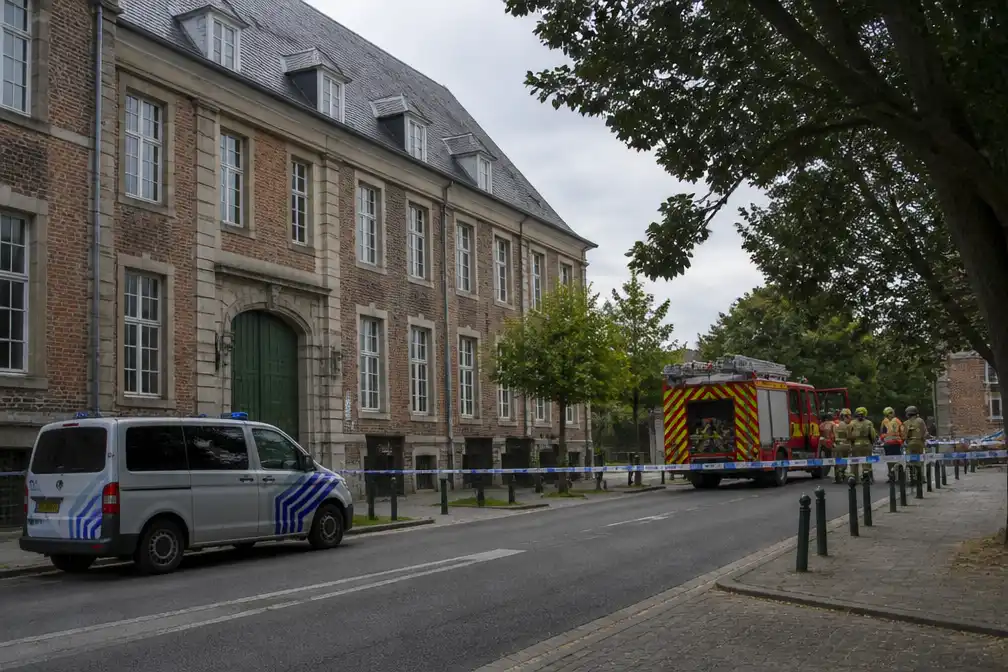 Man levensgevaarlijk gewond na val van tweede verdieping in Jette