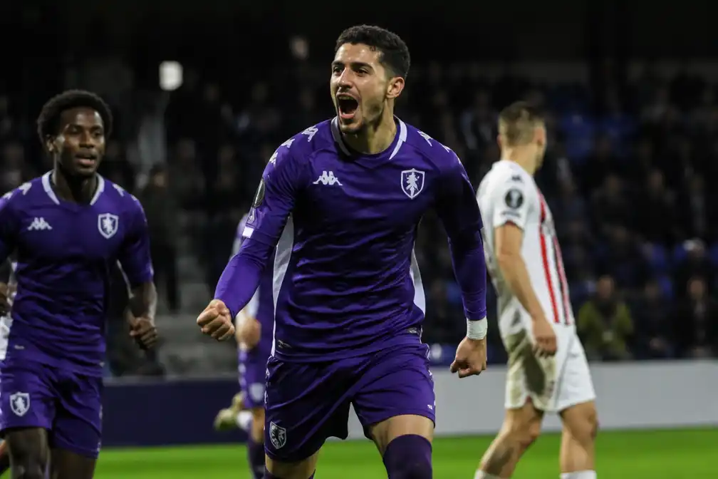 Beerschot wint met 1-0 bij Sporting Hasselt en staat alleen aan de leiding in 1B