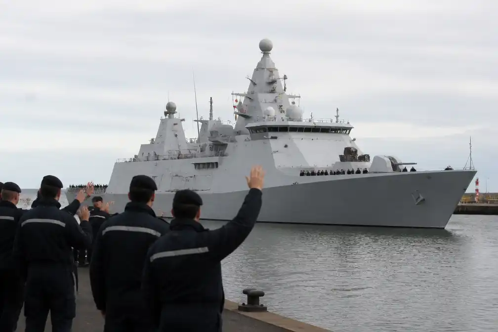 Marineschip De Ruyter na bijna half jaar terug in thuishaven Den Helder