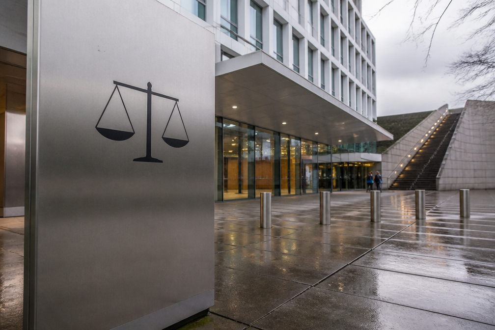 Rechtbank Den Haag draait dubbele achternaam na geboorte terug