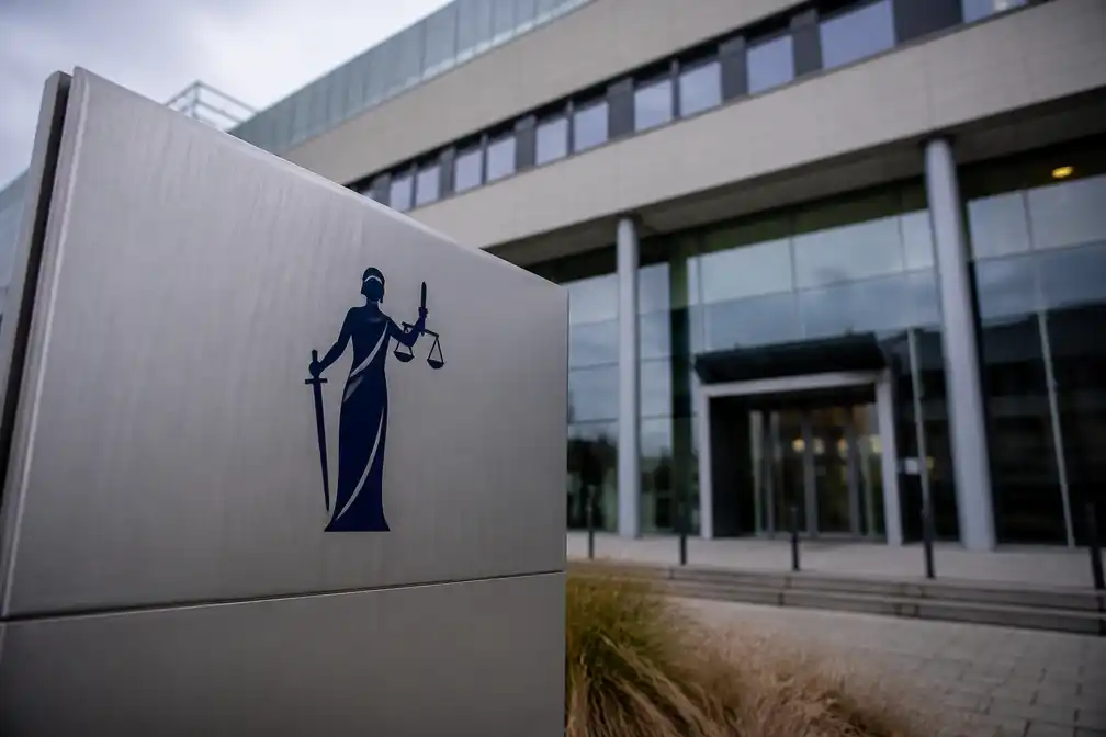 Tot vier jaar cel geëist tegen drie Drentse mannen voor oplichting van Amazon