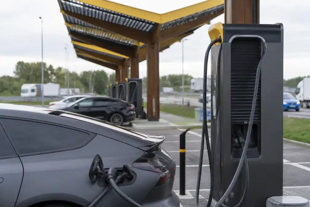 Fastned waarschuwt: snelladen langs de snelweg dreigt in gevaar te komen