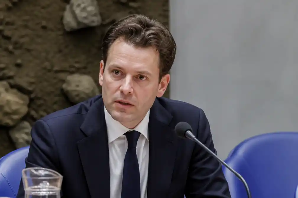Van Weel moet zich in spoeddebat verantwoorden voor onjuiste Kamerinformatie