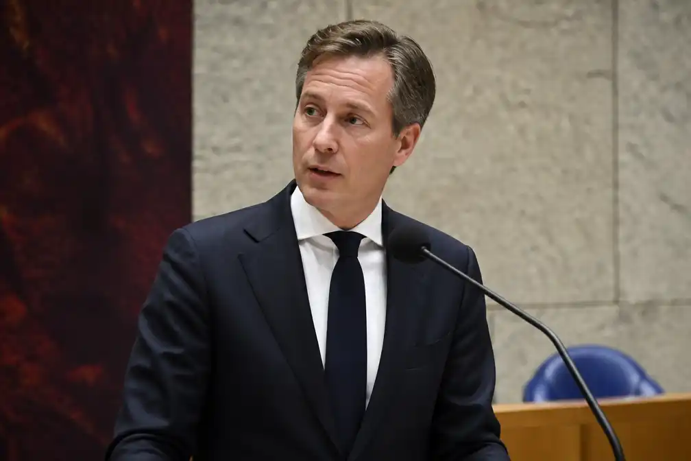 Van Weel: verschil in uitleg over 10.000 onbehandelde aangiftes komt door methode