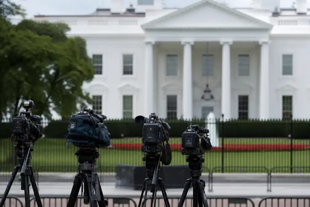 CNN, MS NOW en Politico vragen spoedzitting over toegang Witte Huis
