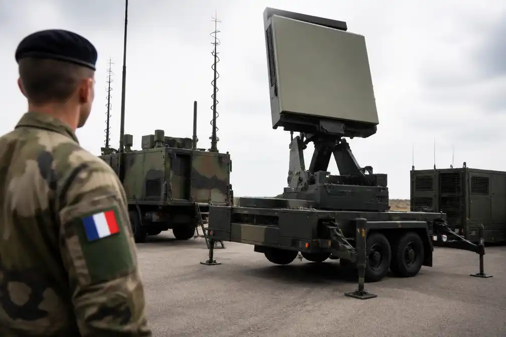 Macron: Frankrijk stuurt militairen en materieel naar Saudi-Arabië