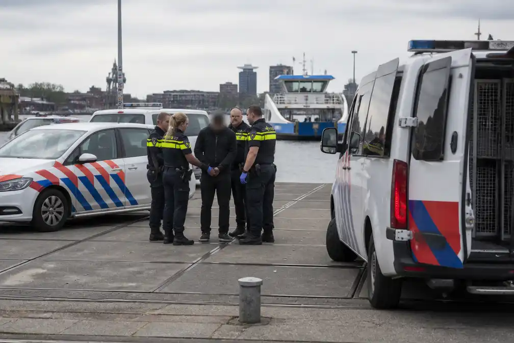 Persoon gewond bij schietpartij op NDSM-kade in Amsterdam-Noord, verdachte aangehouden