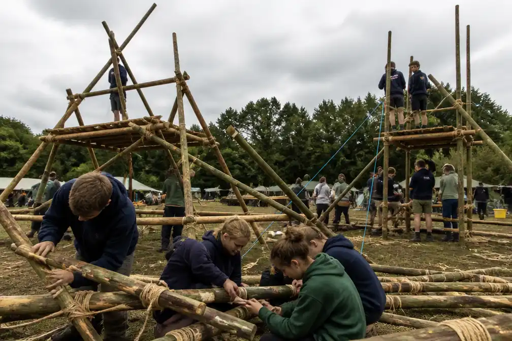 Kampenhout verwelkomt tiende editie sjorwedstrijd Kamp en Hout met 12 ton hout