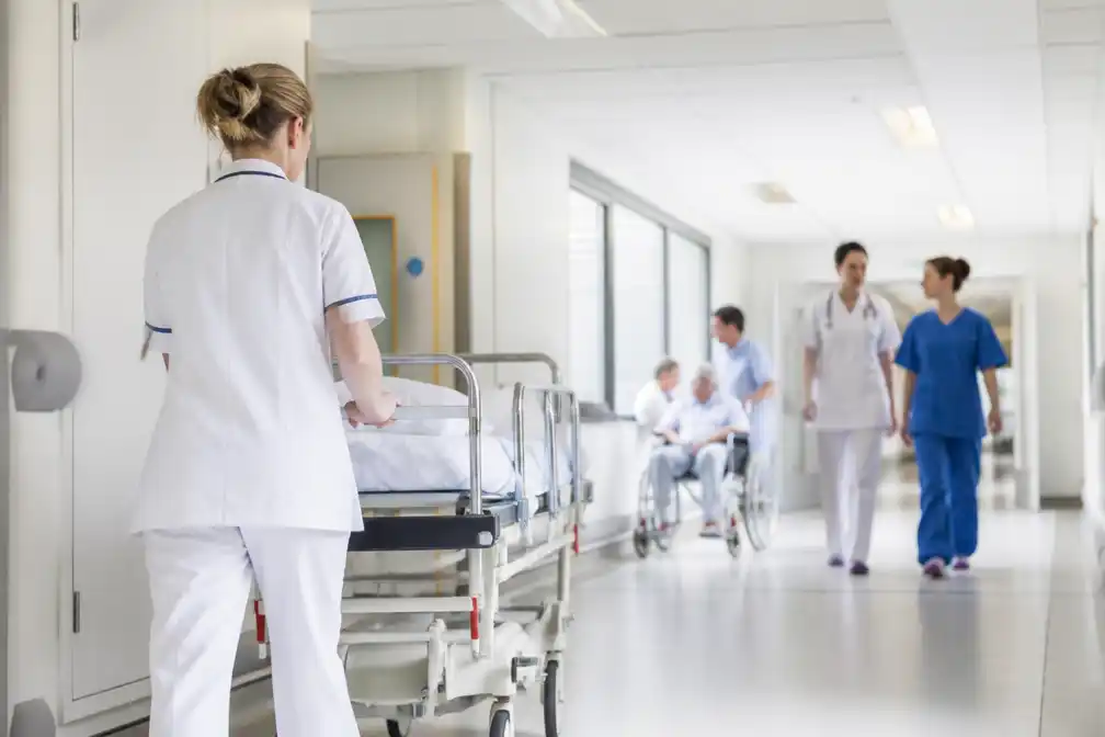 Nederlandse ziekenhuizen houden afspraken ondanks code rood