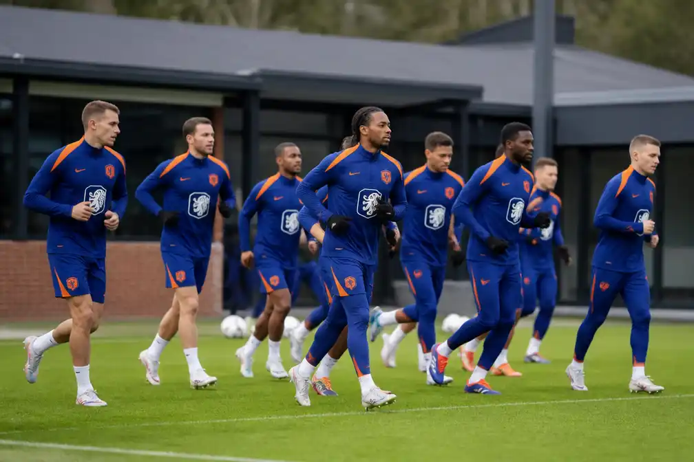 Oranje zonder Brobbey en Geertruida naar Nations League-duel met Servië