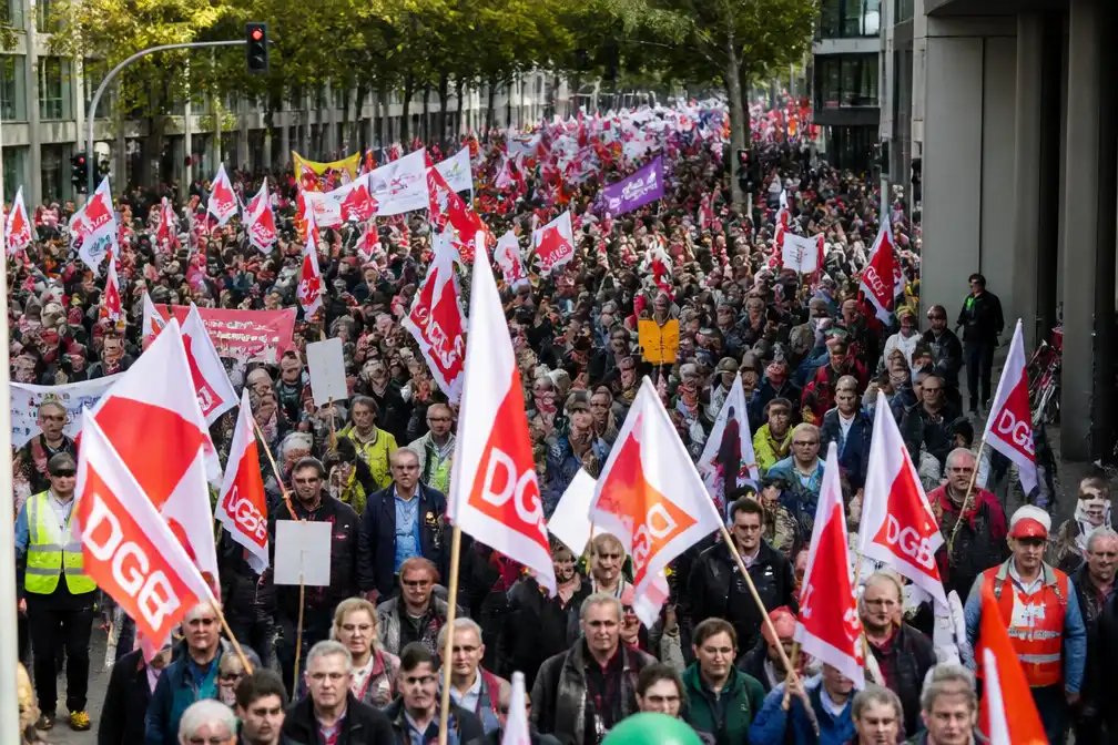 DGB telt 175.000 betogers in 15 Duitse steden tegen geplande besparingen