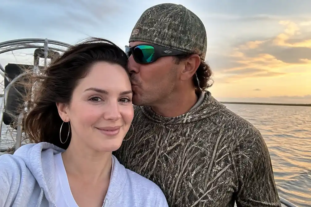 Lana Del Rey viert tweede trouwdag met echtgenoot Jeremy Dufrene