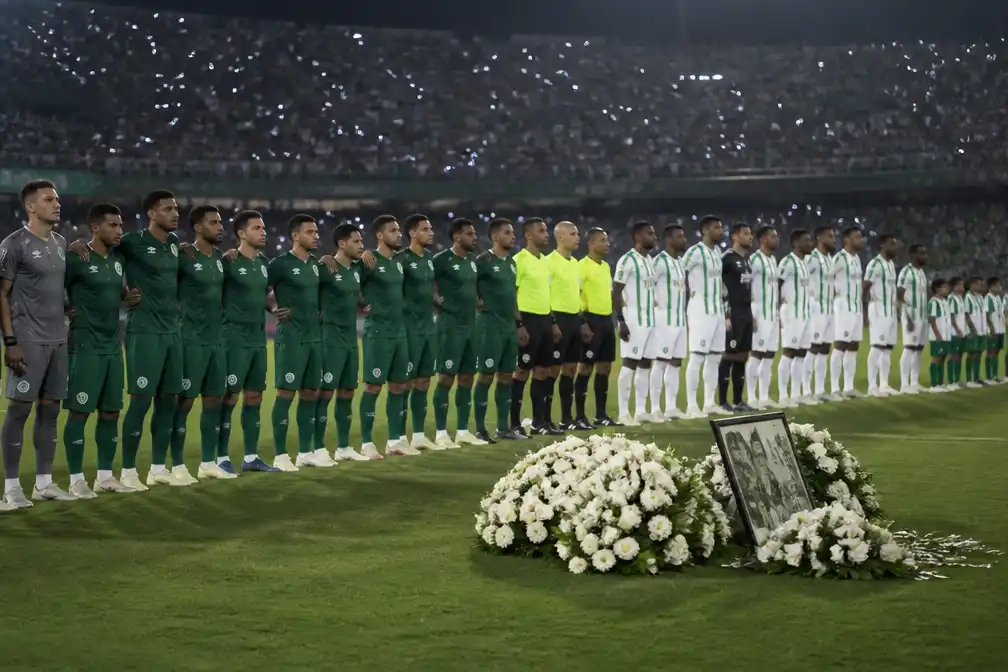 Chapecoense en Atlético Nacional herdenken vliegtuigramp met oefenmatch in Medellín