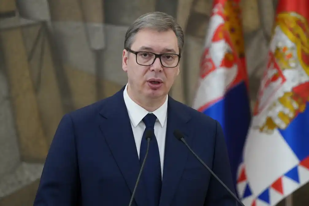 Servische president Vučić treedt af en maakt weg vrij voor vervroegde verkiezingen