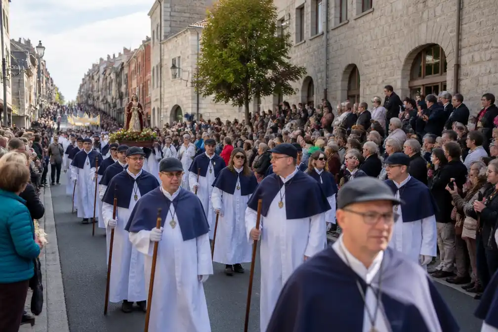 Zevenjaarlijkse Saint-Feuillen lokt 3.400 stappers en 25.000 toeschouwers naar Fosses-la-Ville