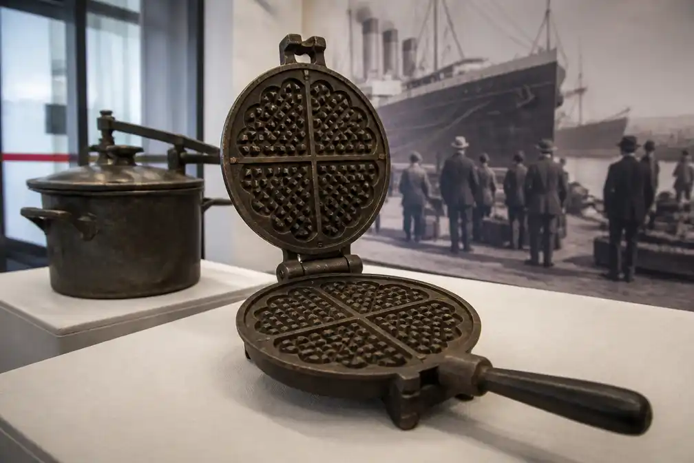 Red Star Line Museum voegt gerestaureerd wafelijzer uit 1892 toe aan collectie